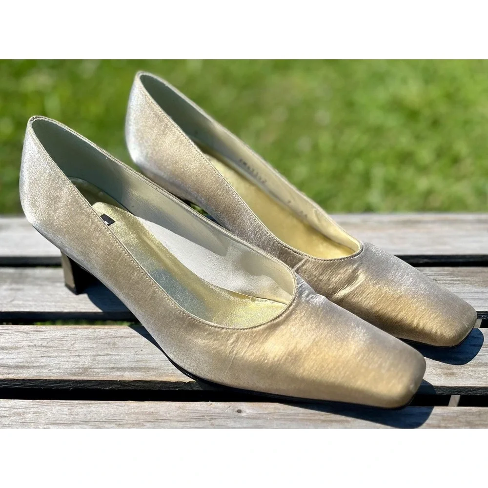 Stuart‎ Weitzman Shoes Womens Size 9 AA Square Toe Heels Leather Sole Elegant